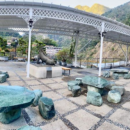Utopia Holiday Hotel Hòa Bình Ngoại thất bức ảnh